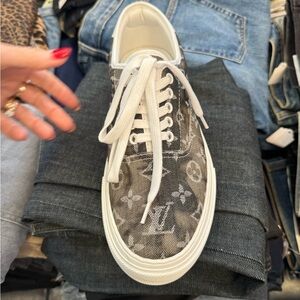 Men’s Louis Vuitton barley worn sneakers